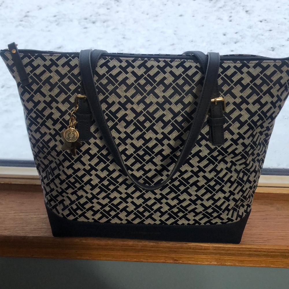 Tommy Hilfiger purse